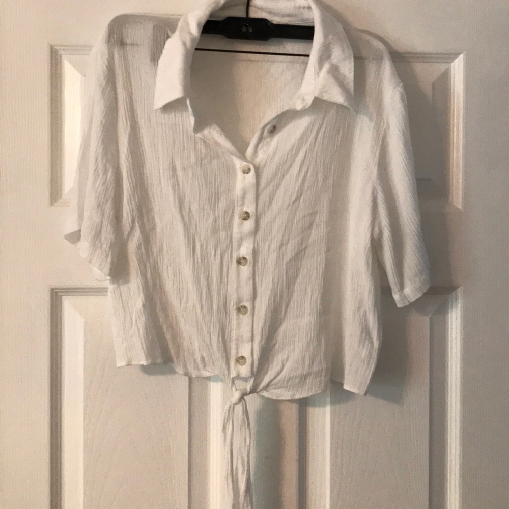 Tie front collared button down cropped shirt